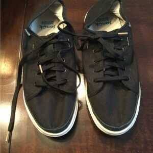 Sanuk Black Sneakers Classic Canvas Design
